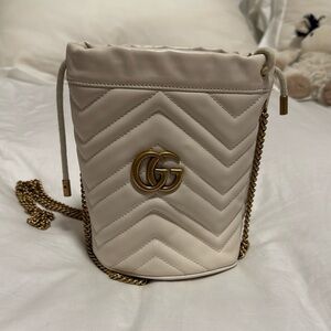 Gucci Cream and Gold Crossbody Bucket Bag with Quilted Design